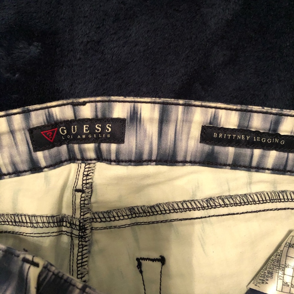 Guess Jeans - Picture 2 of 3